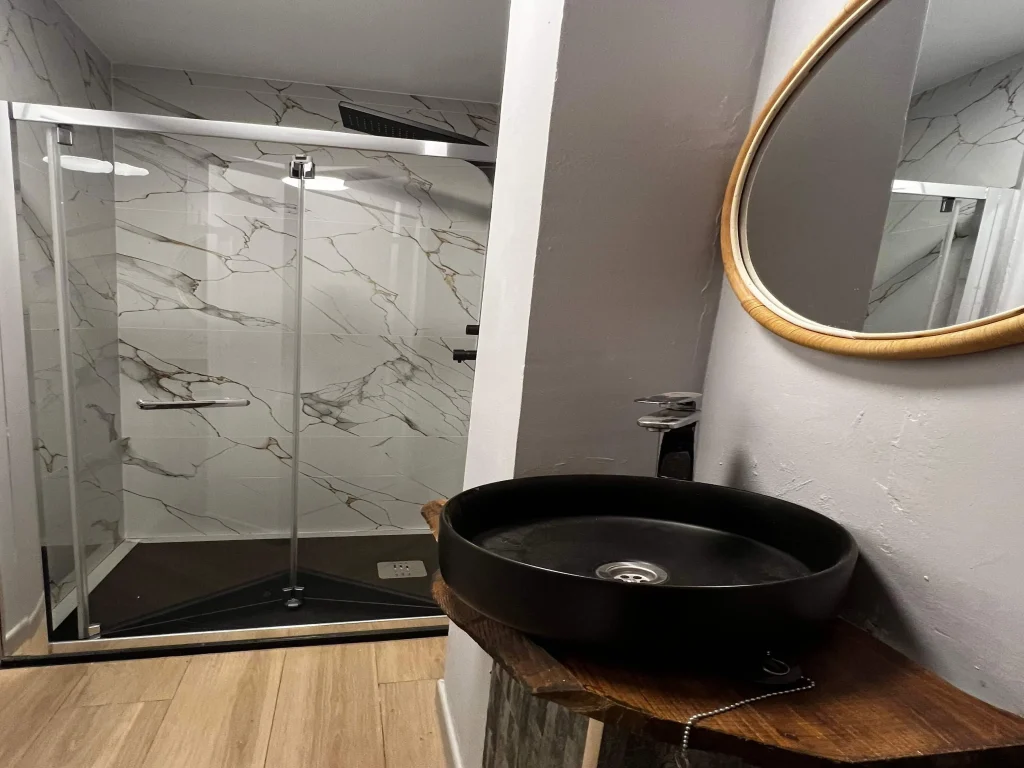 Baño privado en habitación por horas cerca de Hospitalet de Llobregat